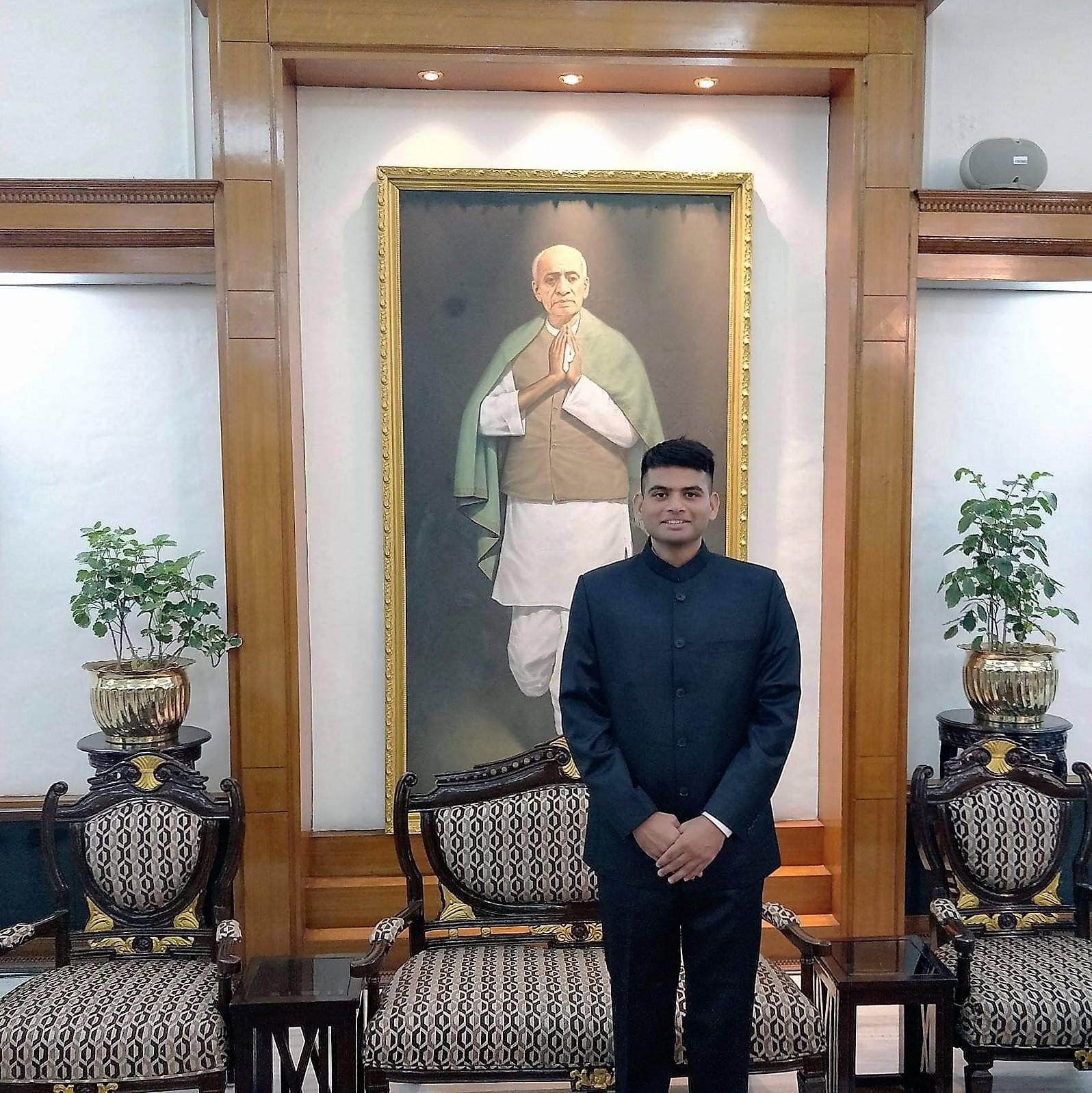 Portrait of Mr. Vivek Tiwari